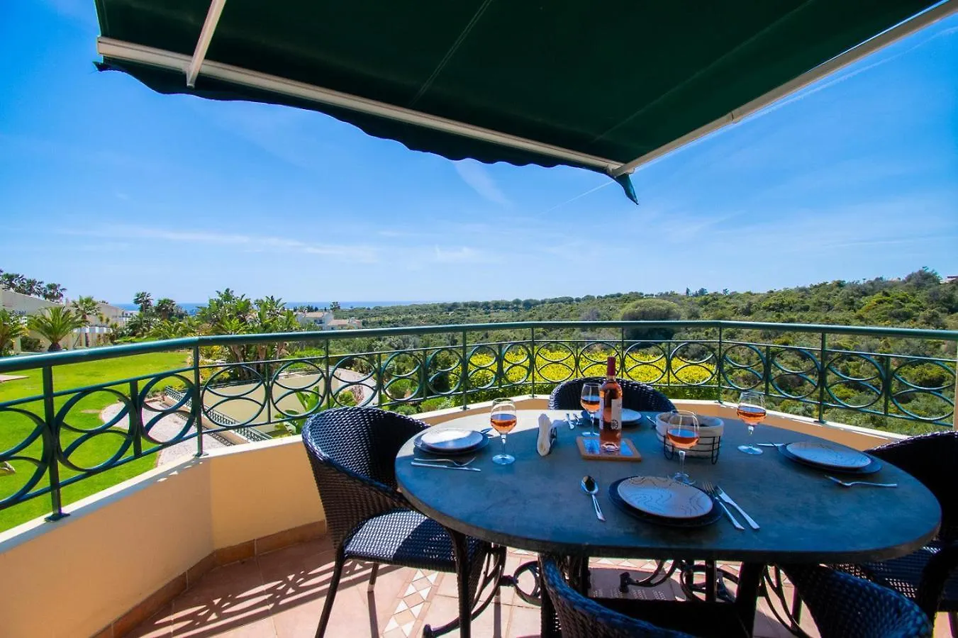 42 Presa Do Moura - Elegant 2-Bedroom Townhouse Carvoeiro  Holiday home