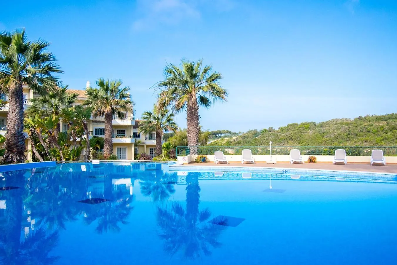 42 Presa Do Moura - Elegant 2-Bedroom Townhouse Carvoeiro
