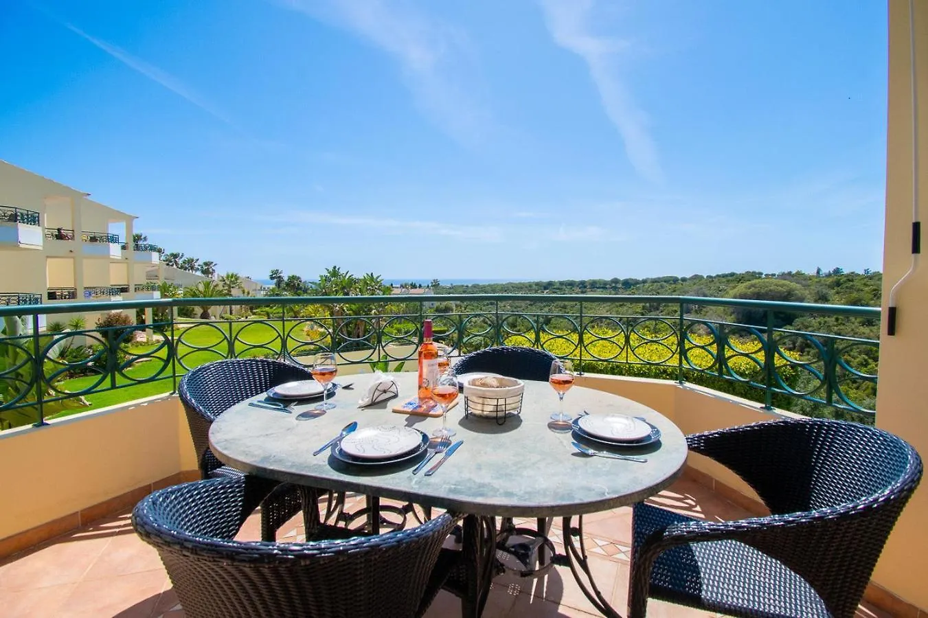 42 Presa Do Moura - Elegant 2-Bedroom Townhouse Carvoeiro