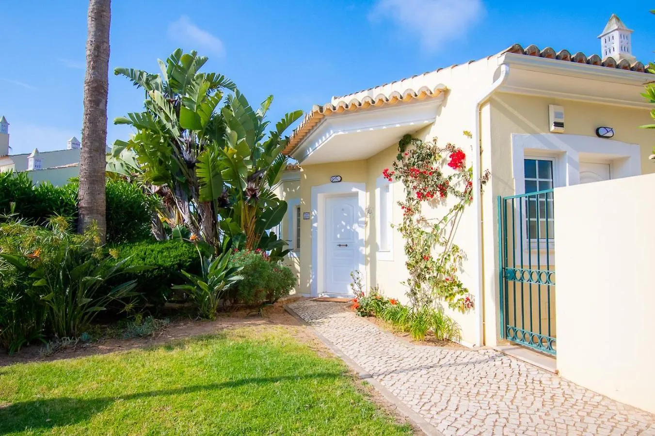 42 Presa Do Moura - Elegant 2-Bedroom Townhouse Carvoeiro  Portugal