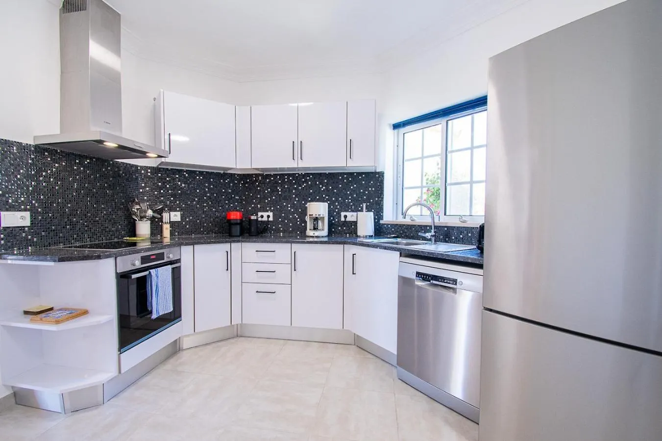Semesterbostad 42 Presa Do Moura - Elegant 2-Bedroom Townhouse Carvoeiro